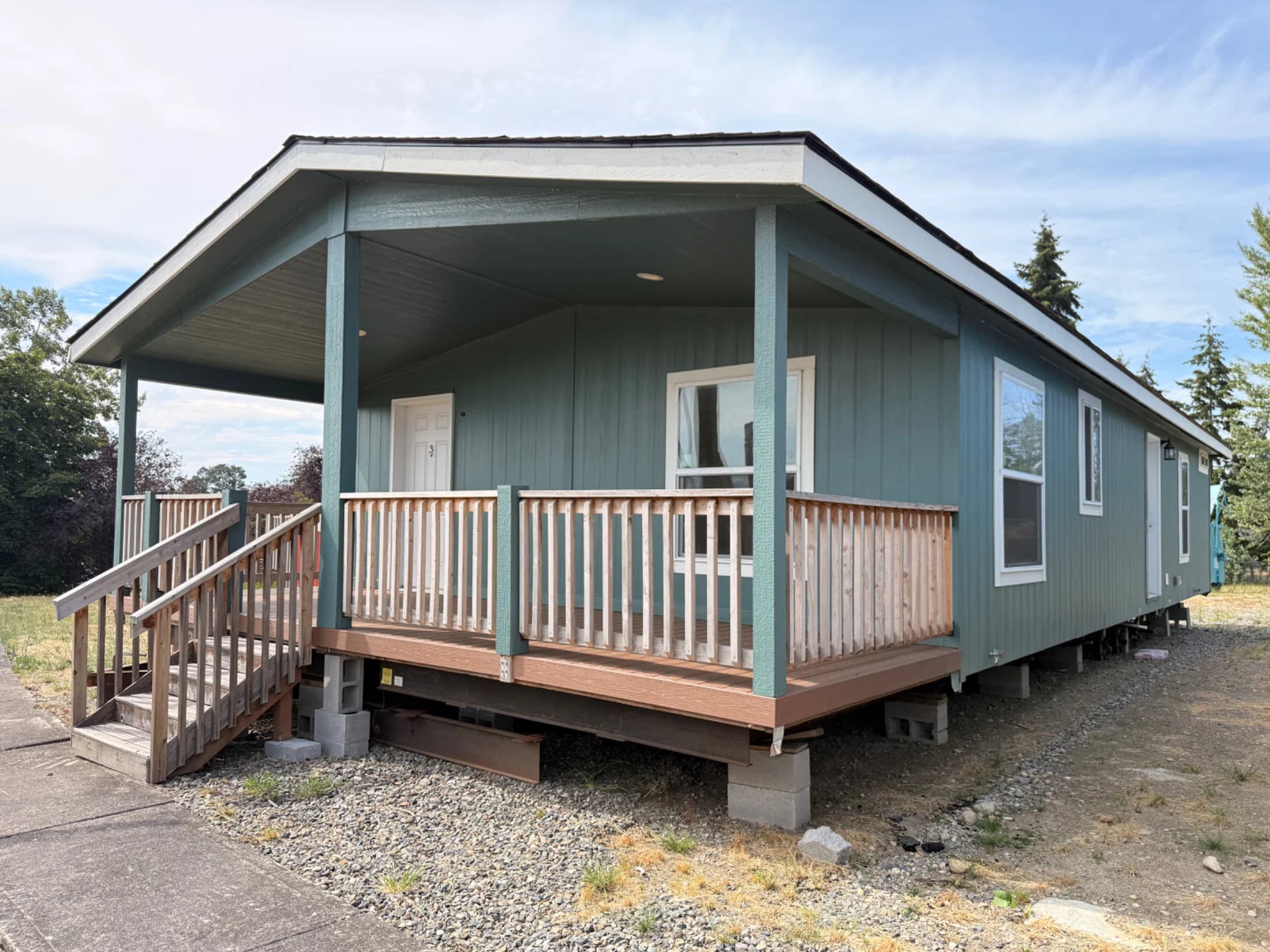 Waverly crest 24443v exterior and hero home features